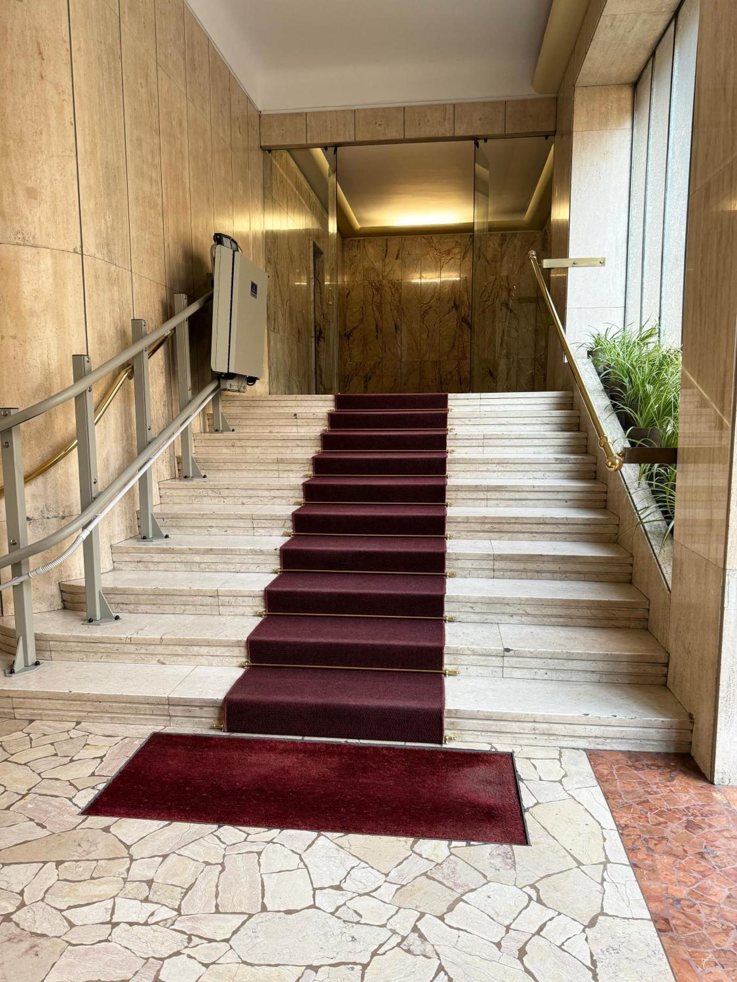 Gohost - City Hideaway A Few Minutes From Milano Centrale Bagian luar foto